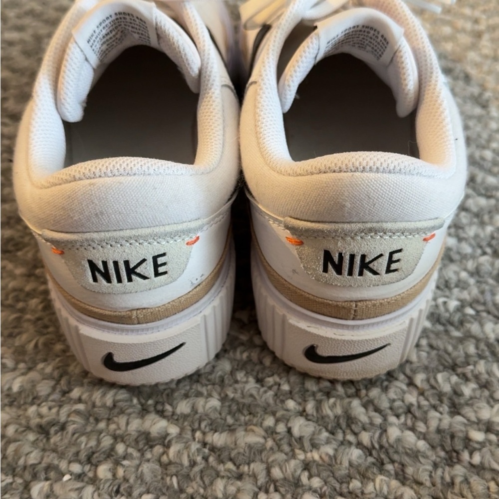 Women’s Nike sneakers - Picture 3 of 4